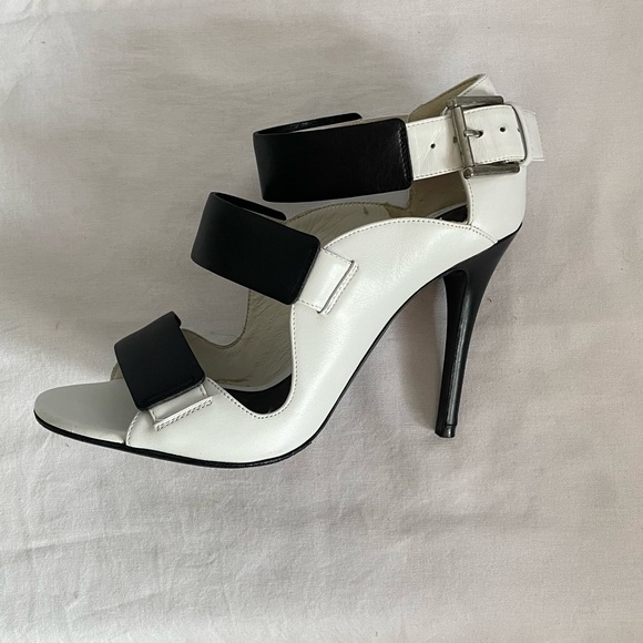 SOLD- Alexander McQueen Heels - Picture 2 of 10